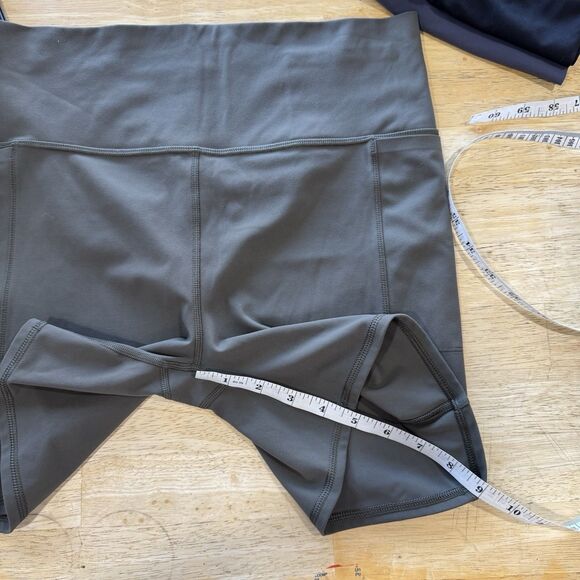 Vuori Women's Ribbed Studio And Pocket Biker Shorts Lot Of 3 Large VW376 VW390 - Picture 12 of 12